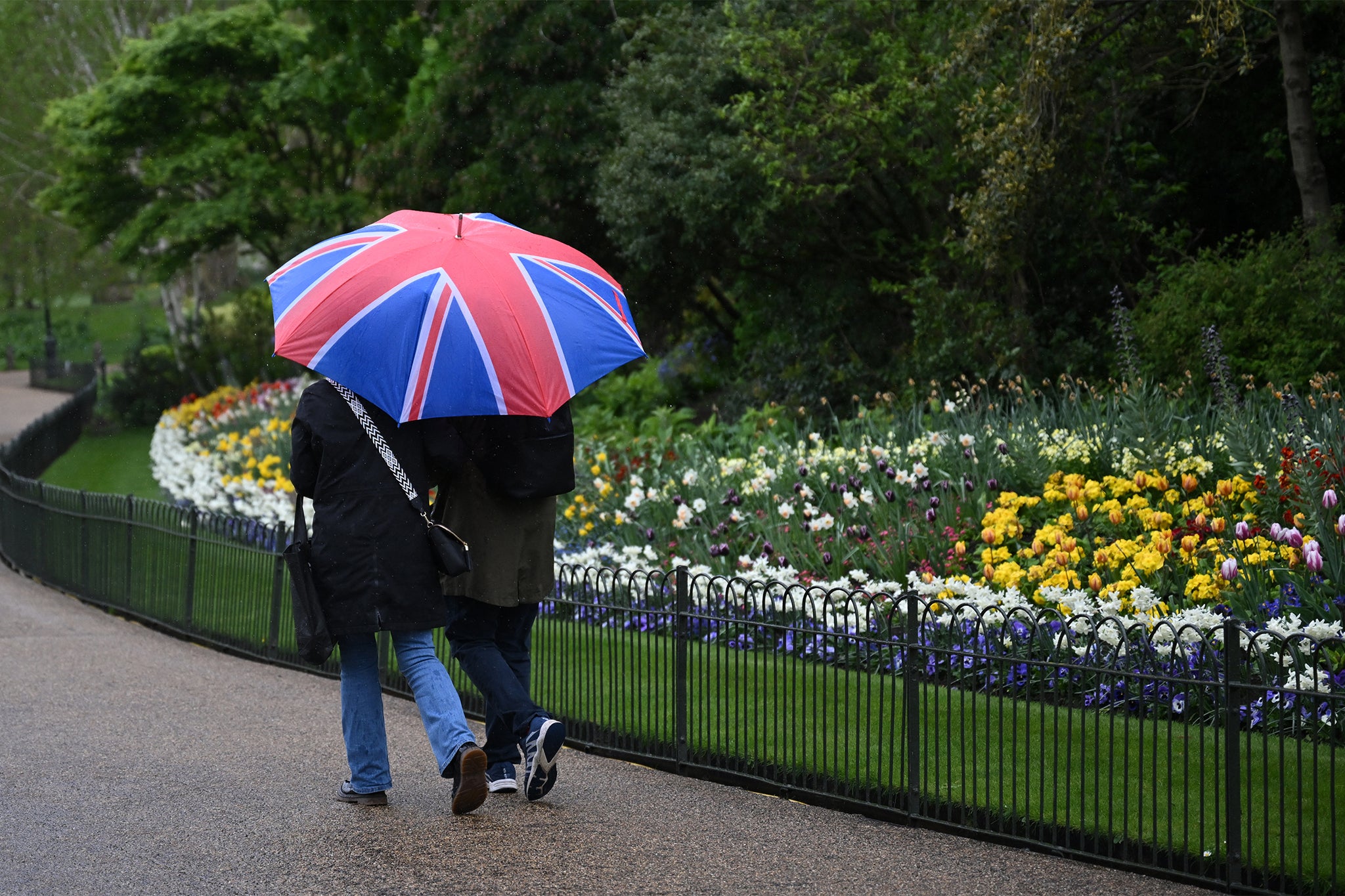 <p>It’s been a wet and chilly week for many across the country after a warm start to April - but the cold weather isn’t expected to last </p>